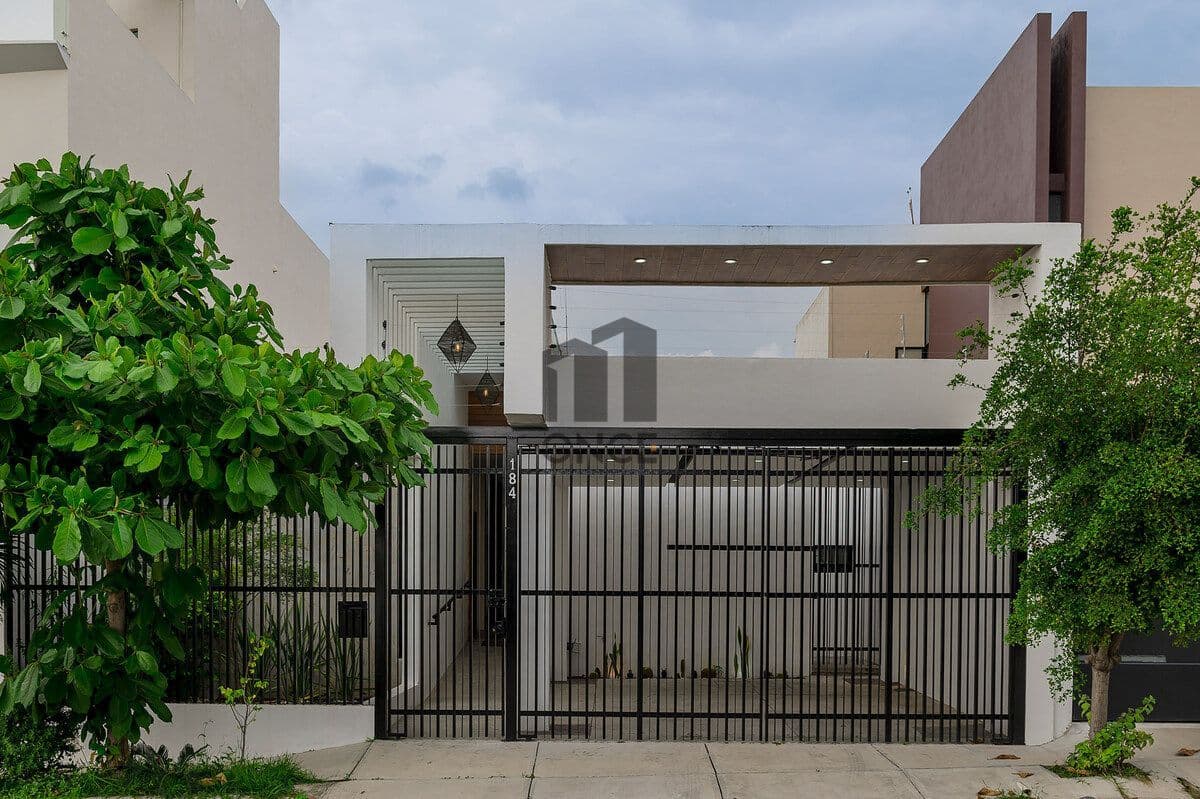 Casa en venta en zona residencial exclusiva al norte de Colima, Colima — foto 1 de 29